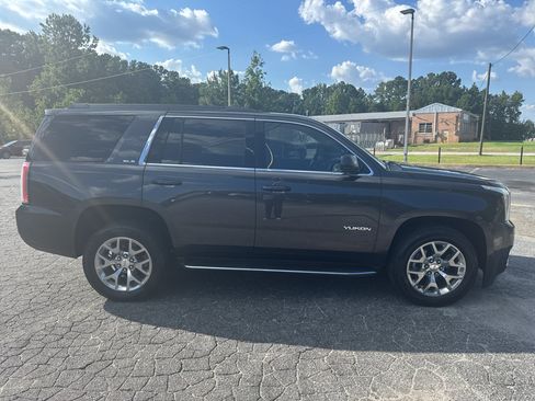 Used 2018 GMC Yukon SLE w/ SLE Value Package RWD image 4