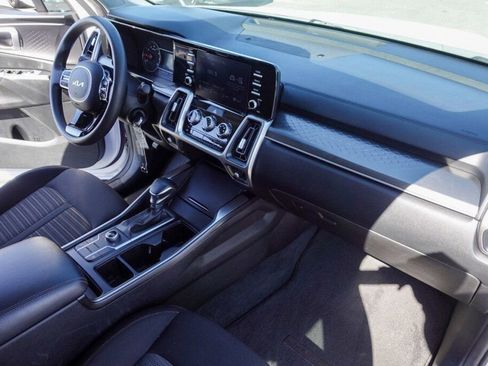 Used 2022 Kia Sorento LX image 15