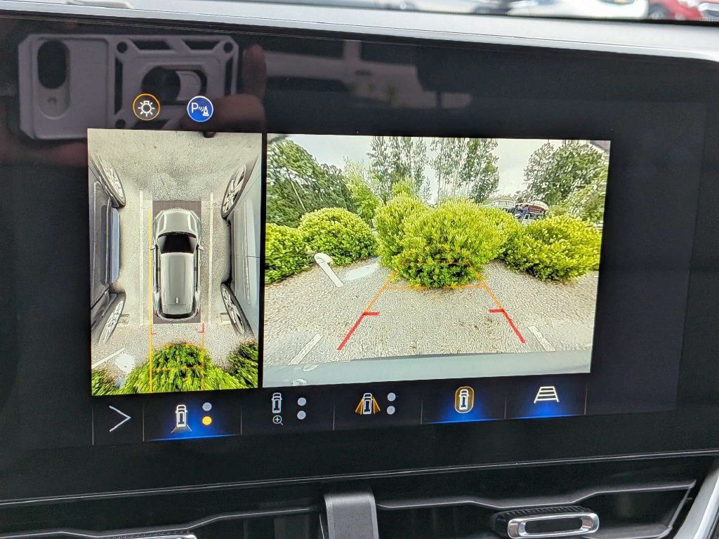 Used 2025 Chevrolet Equinox LT w/ Convenience Package II FWD image 20