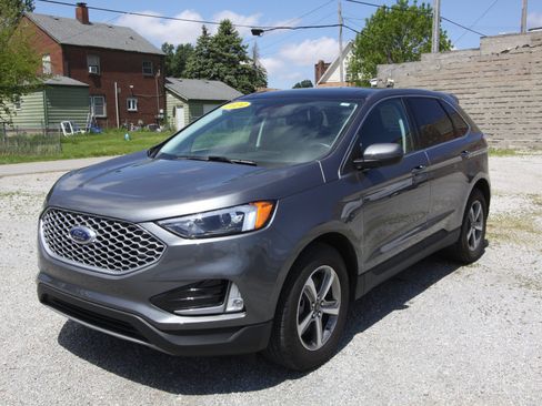 Used 2024 Ford Edge SEL w/ Convenience Package AWD/4WD image 2
