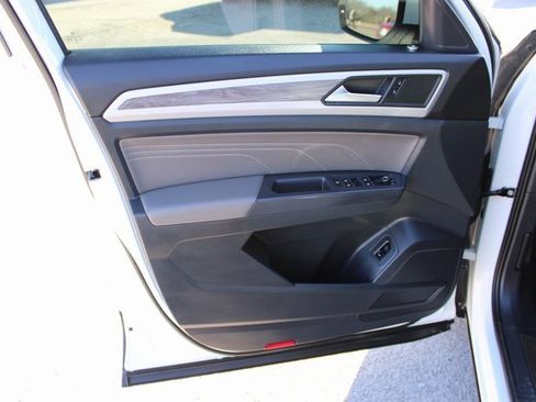 Used 2021 Volkswagen Atlas Cross Sport SE image 13