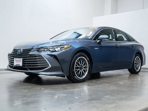 Certified 2021 Toyota Avalon XLE FWD image 3