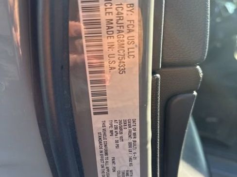 Used 2021 Jeep Grand Cherokee Laredo X image 7