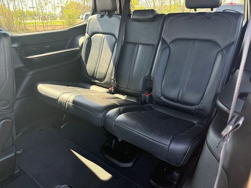 Used 2024 Jeep Wagoneer Series III AWD/4WD image 13