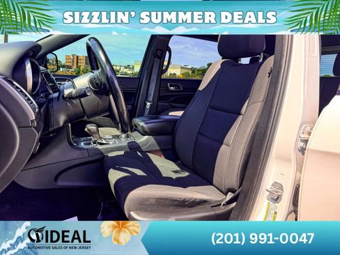 Used 2019 Jeep Grand Cherokee Laredo AWD/4WD image 20