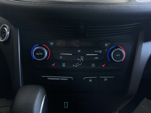 Used 2019 Ford Escape SE image 30