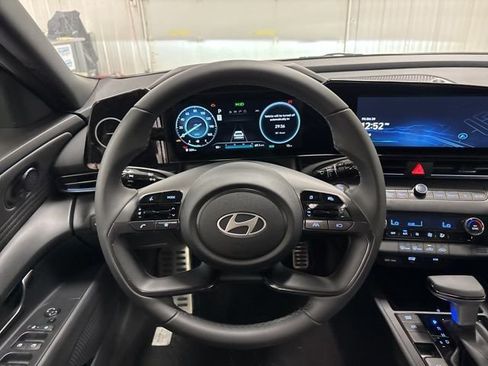 Used 2025 Hyundai Elantra SEL FWD image 10