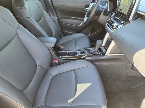 Used 2024 Toyota Corolla Cross XLE image 20