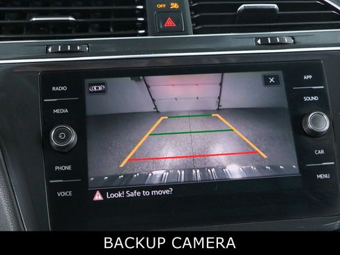 Used 2022 Volkswagen Tiguan SE FWD image 18