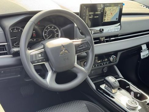 New 2026 Mitsubishi Outlander ES image 12