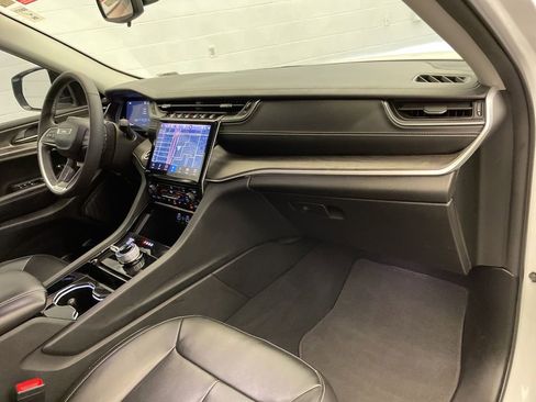 Certified 2023 Jeep Grand Cherokee Limited image 27