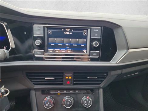 Used 2022 Volkswagen Jetta Sport image 19