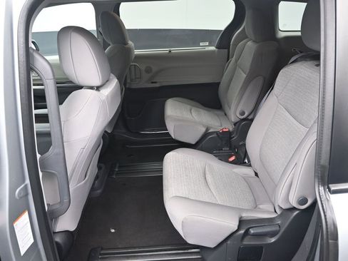 Used 2024 Toyota Sienna LE image 26