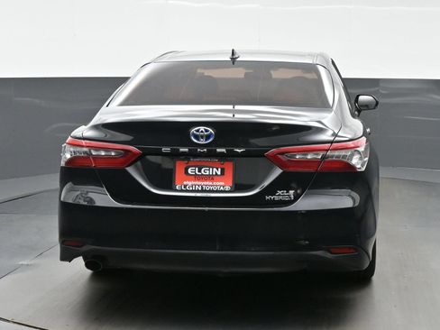 Used 2022 Toyota Camry XLE FWD image 5