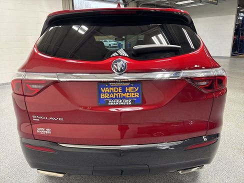Used 2023 Buick Enclave Essence image 6