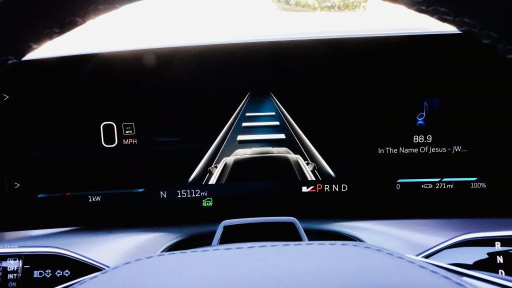 Certified 2026 Cadillac Vistiq Premium Luxury AWD/4WD image 18