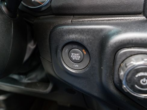 Used 2023 Jeep Gladiator Overland image 31