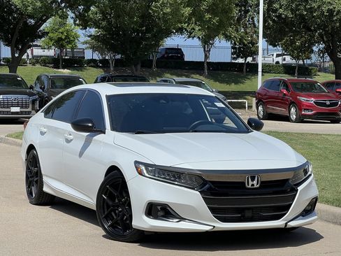 Used 2021 Honda Accord Sport image 2