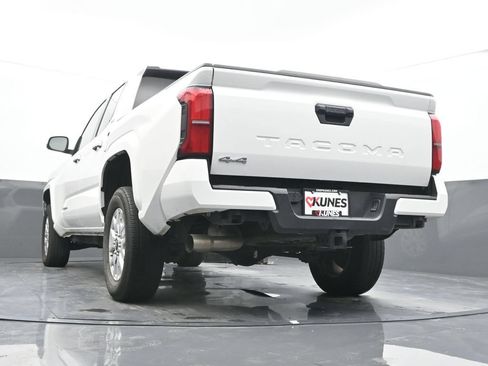 Used 2024 Toyota Tacoma SR5 AWD/4WD image 40