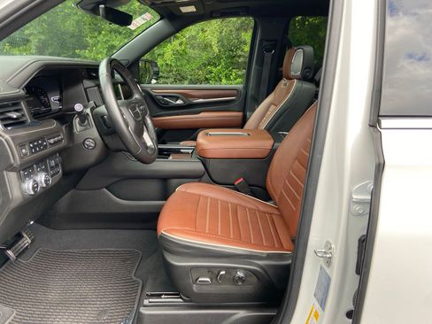 Used 2023 GMC Yukon Denali Ultimate AWD/4WD image 12
