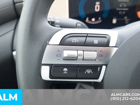 Certified 2025 Hyundai Tucson SE image 27