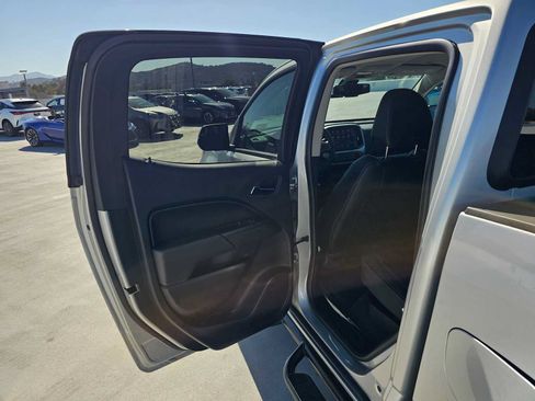 Used 2019 Chevrolet Colorado LT w/ Redline Special Edition RWD image 15
