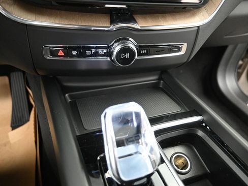 New 2026 Volvo XC60 B5 Plus w/ Protection Package Premier image 23