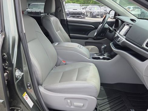 Used 2018 Toyota Highlander Limited Platinum FWD image 13