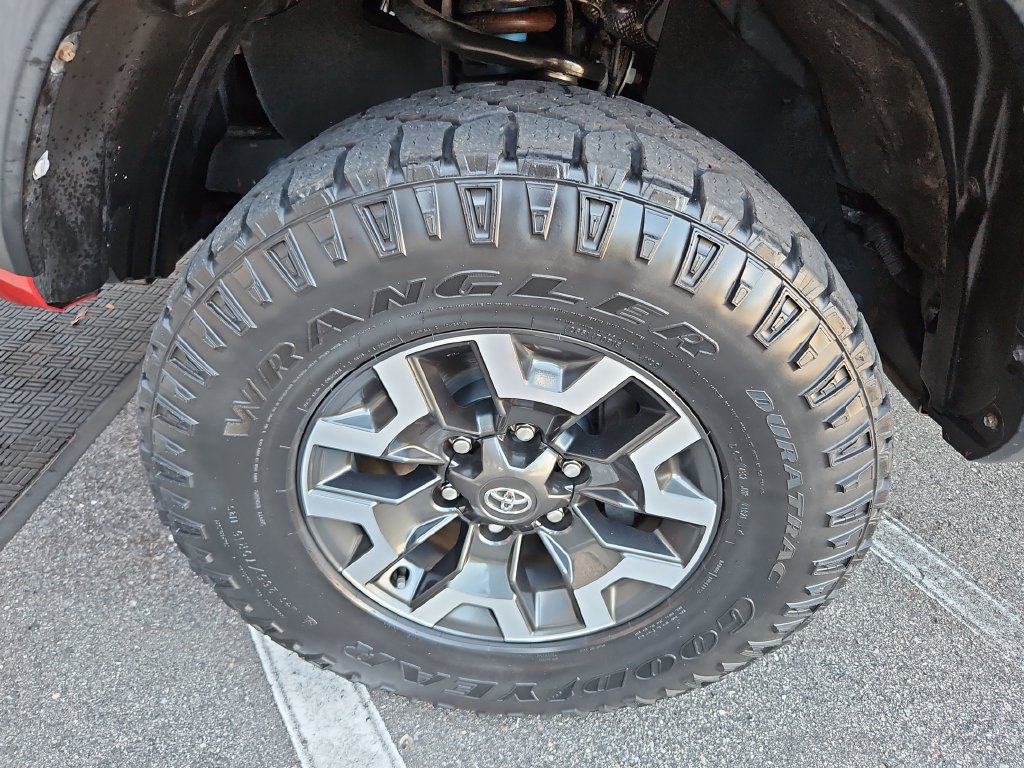 Used 2021 Toyota Tacoma TRD Off-Road w/ Technology Package AWD/4WD image 31