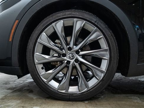 Used 2023 Toyota Crown Limited w/ Advanced Technology Package image 11