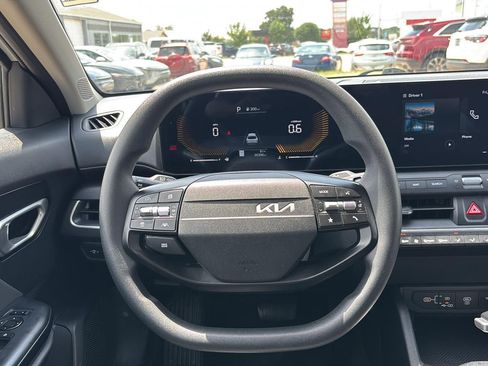 Used 2025 Kia K4 FWD image 8