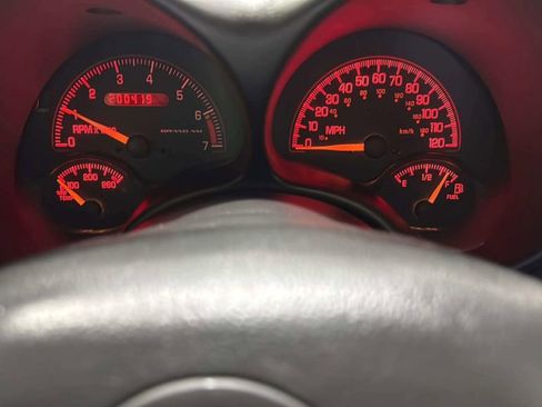 Used 2004 Pontiac Grand Am GT FWD image 11
