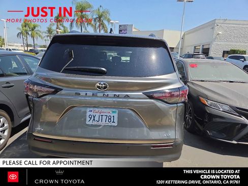 Used 2026 Toyota Sienna XLE FWD image 3