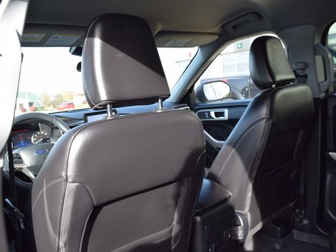 Used 2023 Ford Explorer XLT w/ Equipment Group 202A image 29