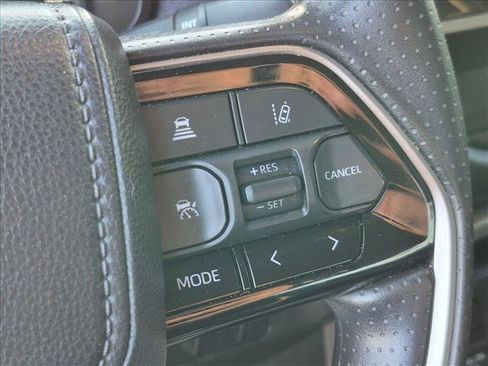Used 2022 Toyota Tundra SR5 w/ SR5 Convenience Package AWD/4WD image 15