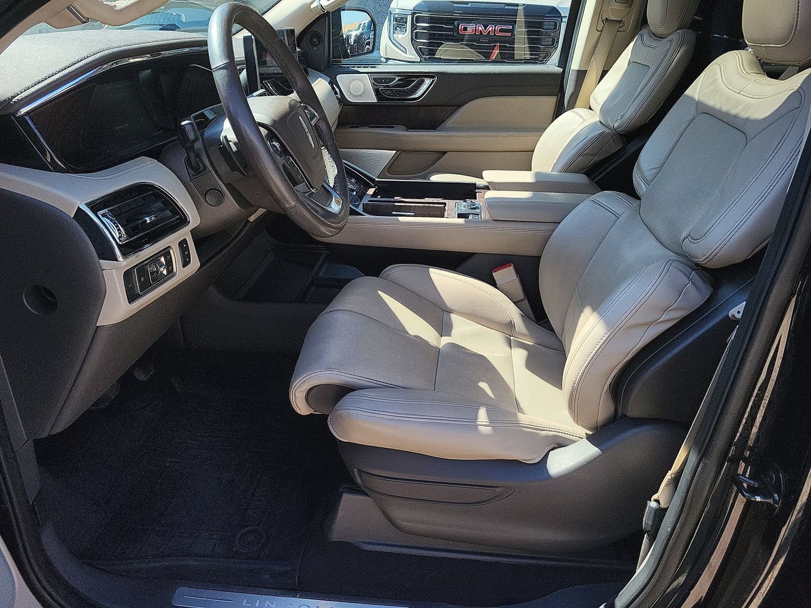 Used 2022 Lincoln Navigator Reserve AWD/4WD image 20