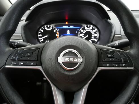 Used 2025 Nissan Altima 2.5 SV FWD image 16