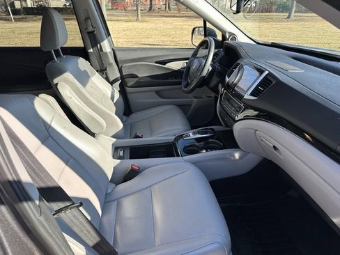 Used 2017 Honda Pilot Touring image 23
