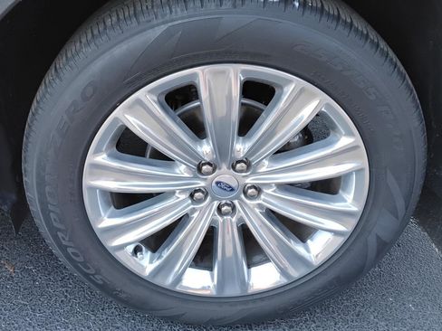 Used 2022 Ford Explorer Limited w/ Equipment Group 301A image 11