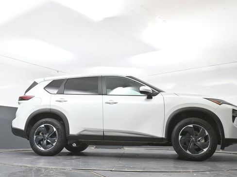 Used 2025 Nissan Rogue SV AWD/4WD image 49