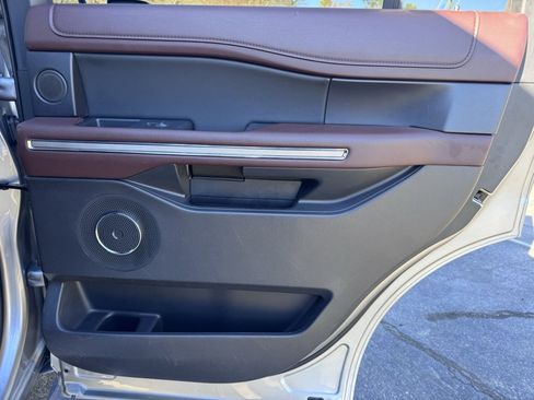 Used 2024 Ford Expedition Limited image 34