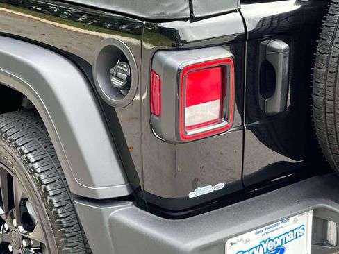Used 2022 Jeep Wrangler Unlimited Sport AWD/4WD image 10