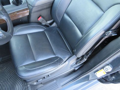 Used 2020 Chevrolet Suburban LT image 36