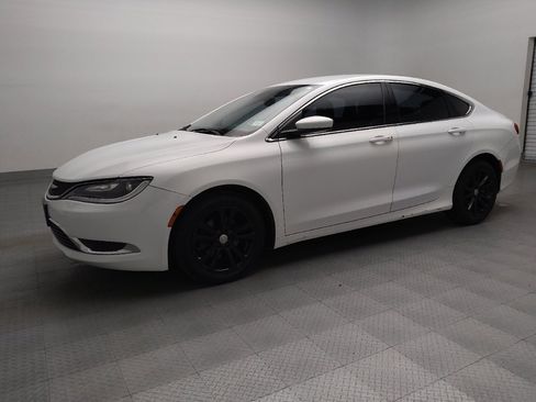 Used 2015 Chrysler 200 Limited w/ Convenience Group image 2