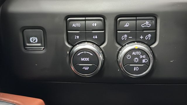 Used 2025 GMC Sierra 3500 Denali Ultimate AWD/4WD image 32