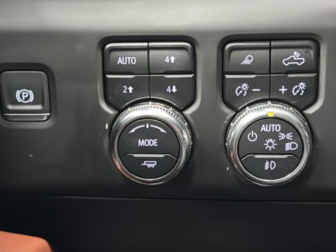 Used 2025 GMC Sierra 3500 Denali Ultimate AWD/4WD image 32