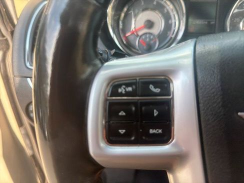 Used 2014 Chrysler Town & Country Limited w/ Luxury Group FWD image 34