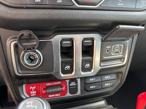 Used 2024 Jeep Wrangler Sport AWD/4WD image 25