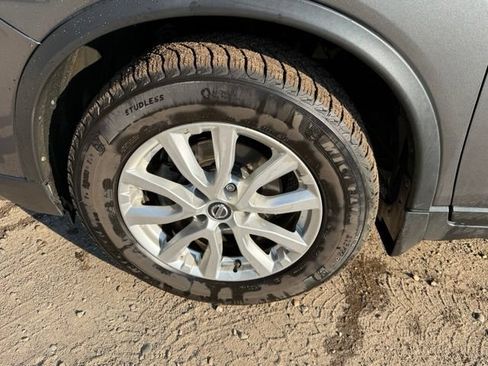 Used 2017 Nissan Rogue SV AWD/4WD image 9