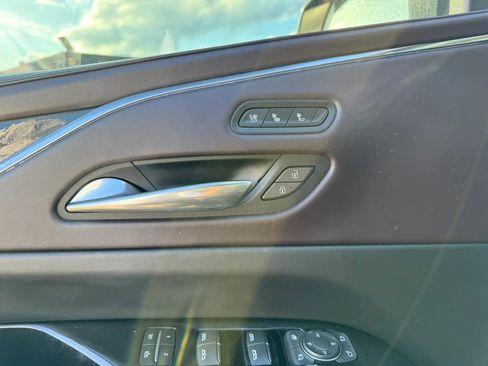 Used 2021 Cadillac Escalade ESV Premium Luxury Platinum RWD image 10